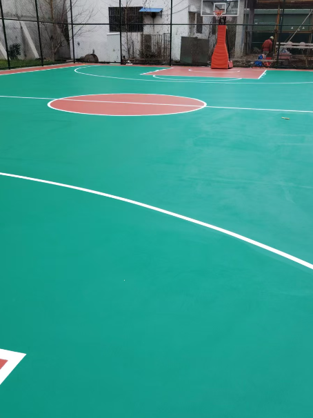 静乐 球场长期使用易出现地面开裂